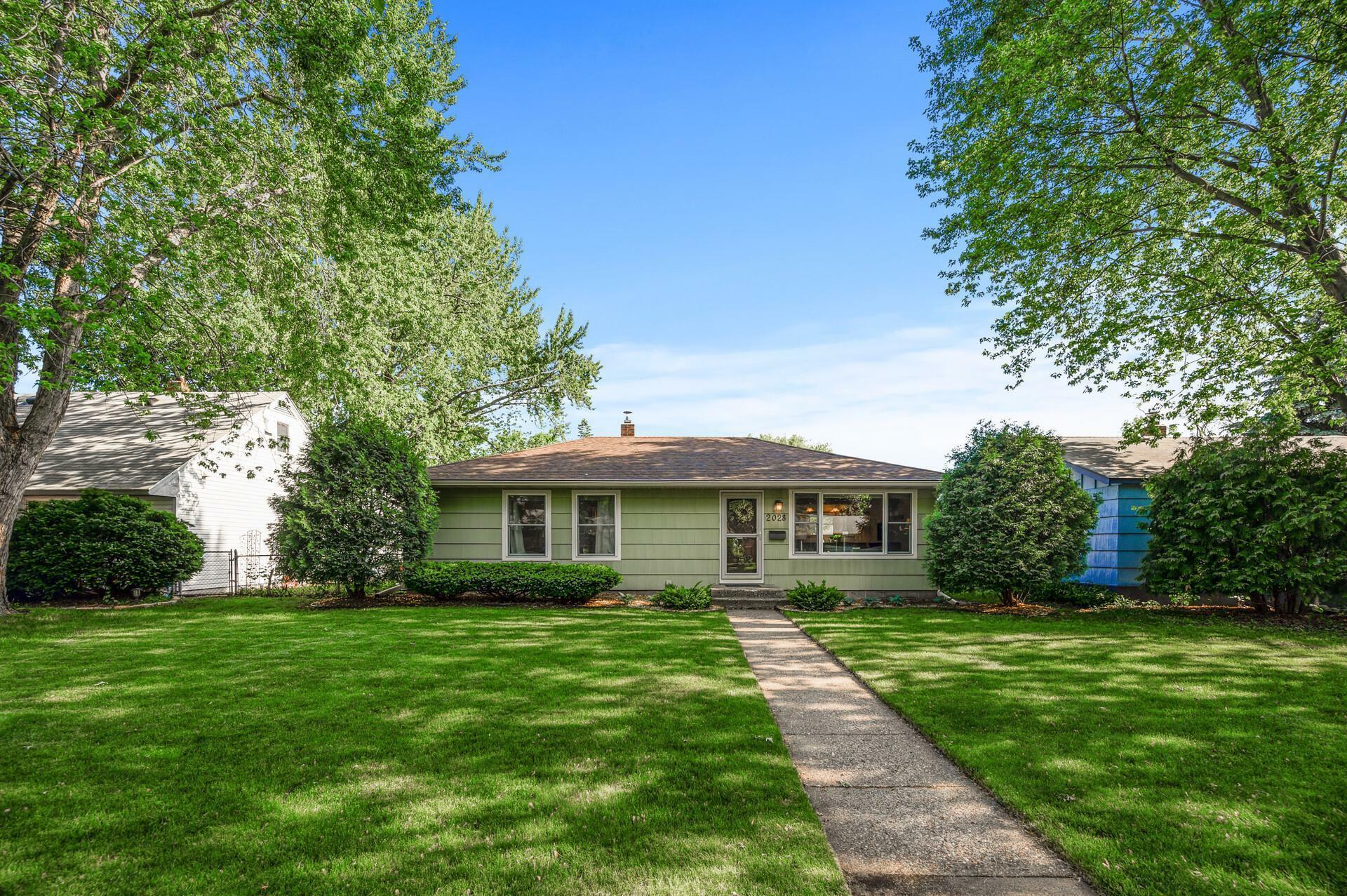 Property Photo:  2028 Itasca Avenue  MN 55116 