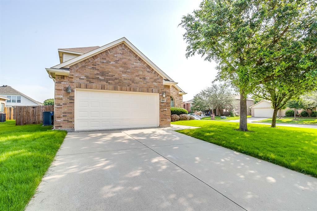 Property Photo:  1100 Beaverwood Lane  TX 76036 