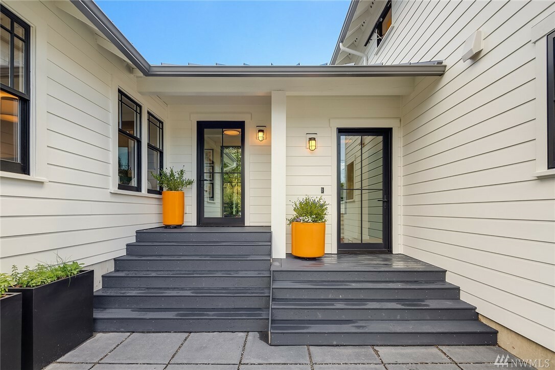 Property Photo: 1205 NE 91st St WA 98115