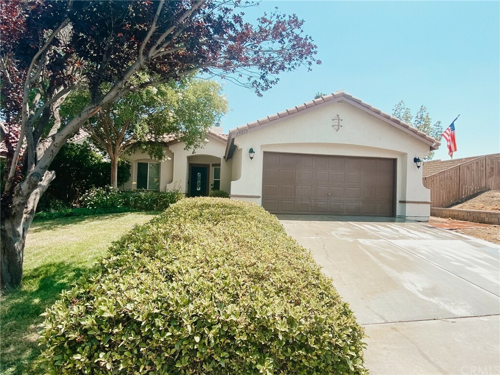 Property Photo:  25015 Clover Creek Lane  CA 92584 