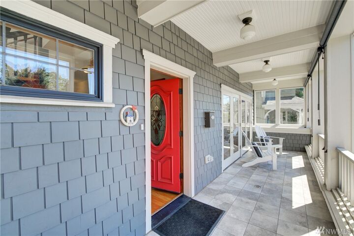 Property Photo:  322 16th Ave  WA 98122 