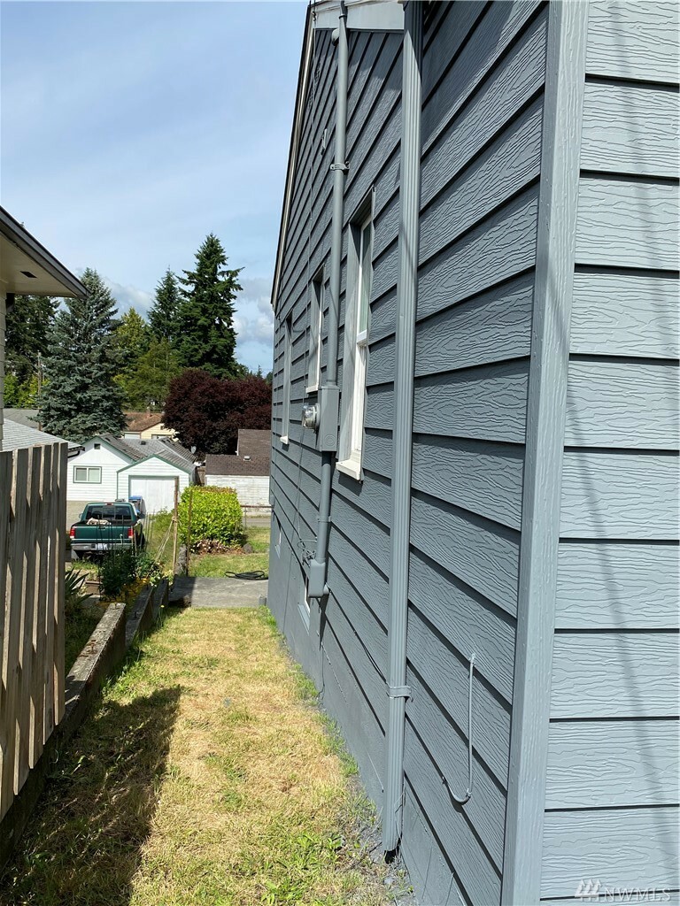 Property Photo: 1331 N Rainier Ave WA 98312