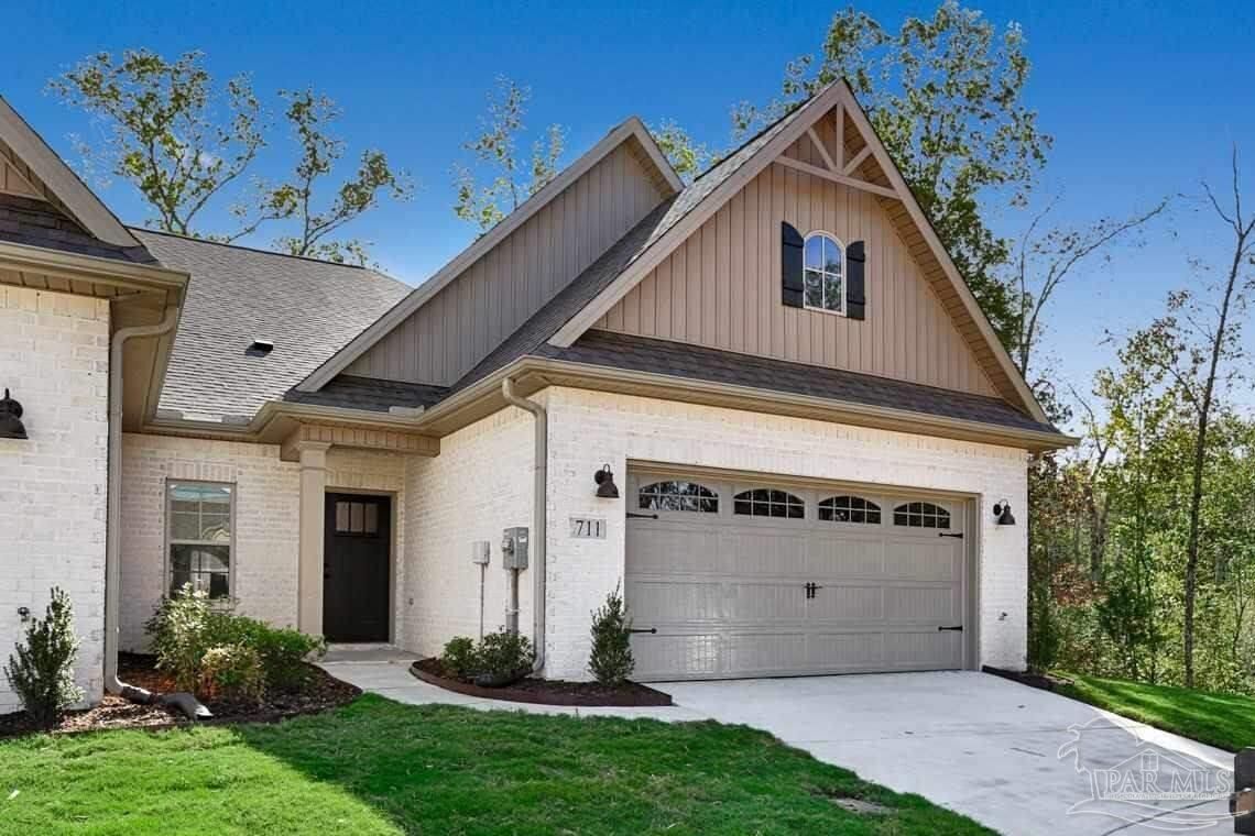 Property Photo: 711 Canary Ln FL 32533