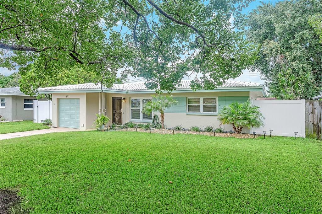 Property Photo:  1718 S Lake Avenue  FL 33756 