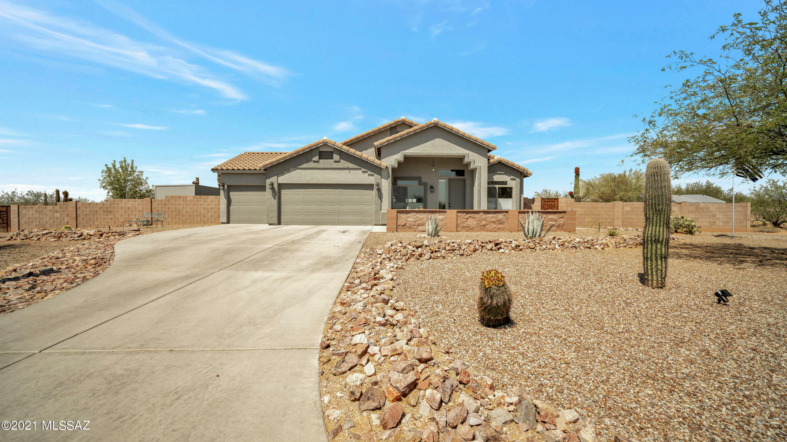 Property Photo: 17821 S Golden Valley Drive AZ 85629