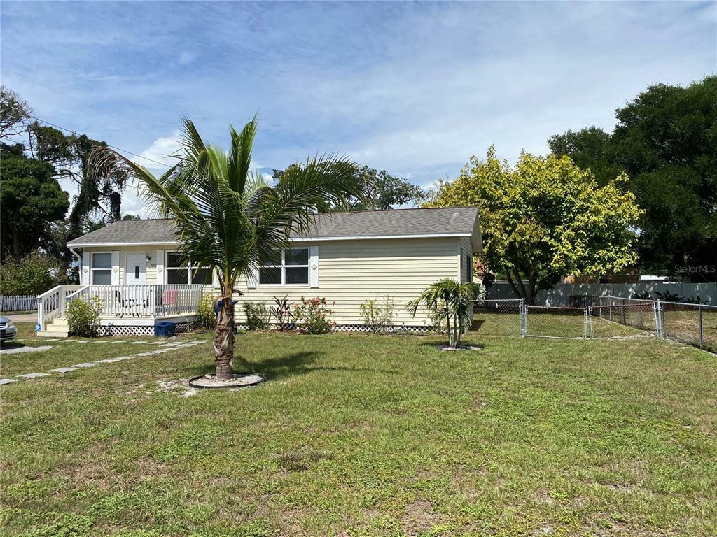 901 44th Street W  Bradenton FL 34209 photo