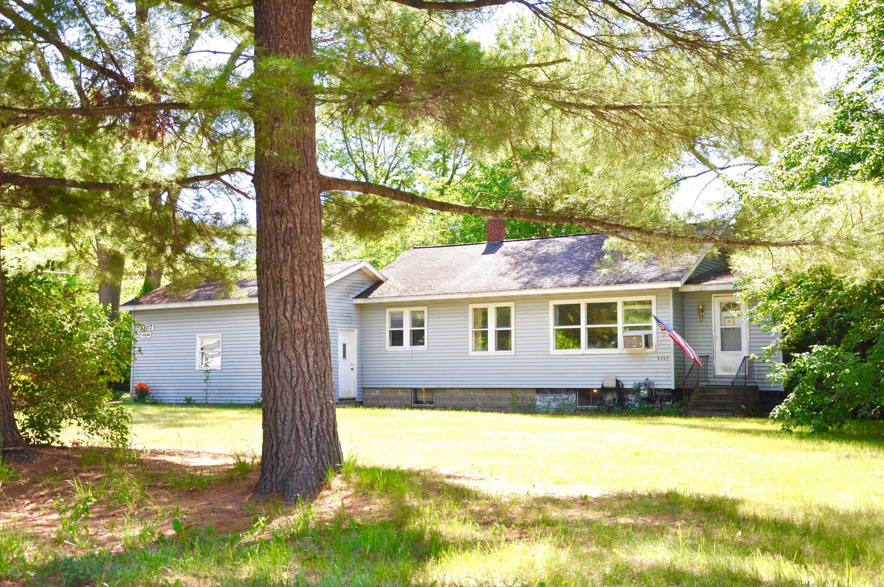 Property Photo: 2307 Jerome Avenue MI 49442