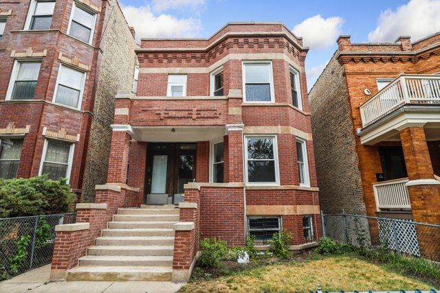 Property Photo: 1442 W Olive Avenue IL 60660