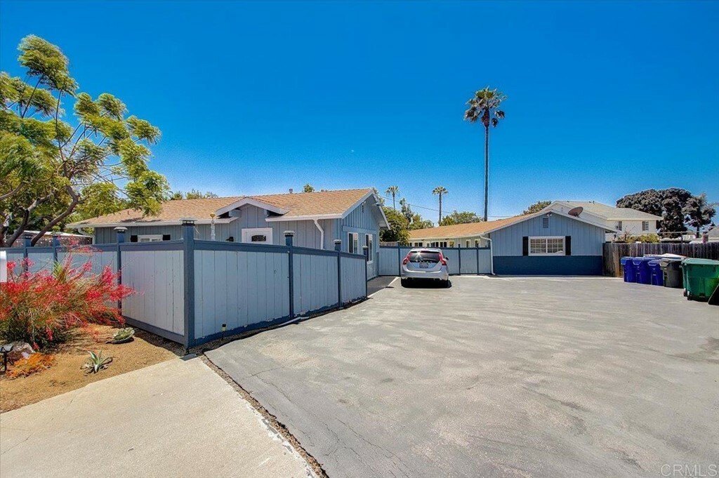 Property Photo:  2105 Loquat Place  CA 92054 