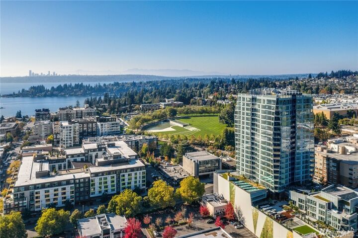 Property Photo: 188 Bellevue Wy NE 306 WA 98004