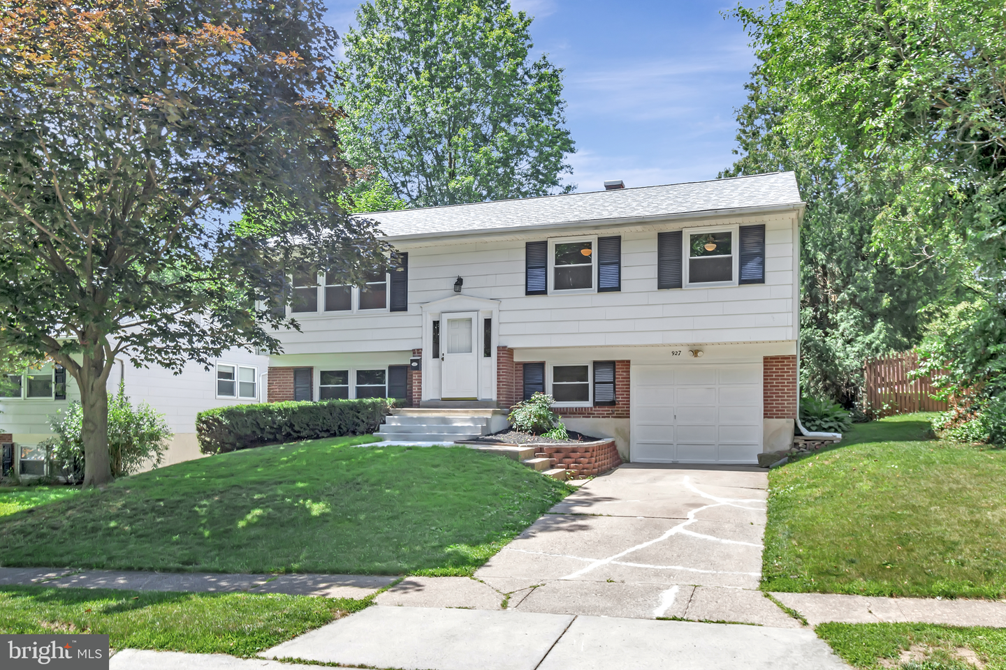 Property Photo: 927 Parkside Boulevard DE 19703