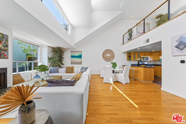 2432   7th St 4  Santa Monica CA 90405 photo