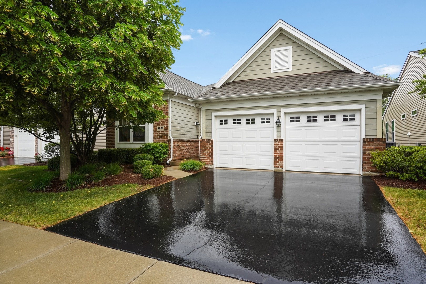 Property Photo:  