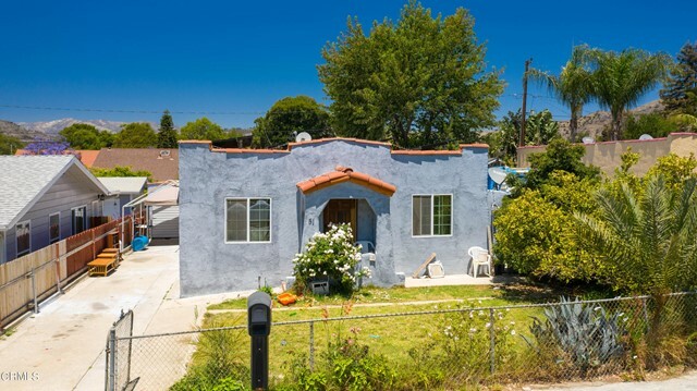 Property Photo:  51 Holt Street  CA 93001 