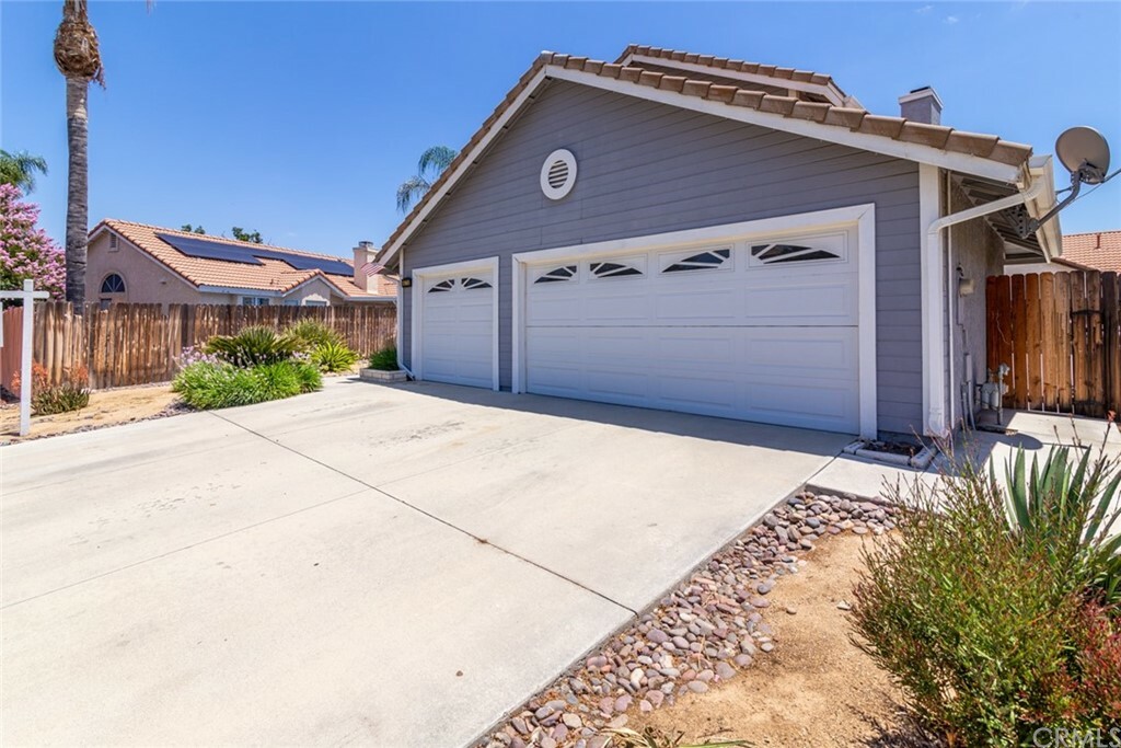 Property Photo:  670 Geranium Street  CA 92545 