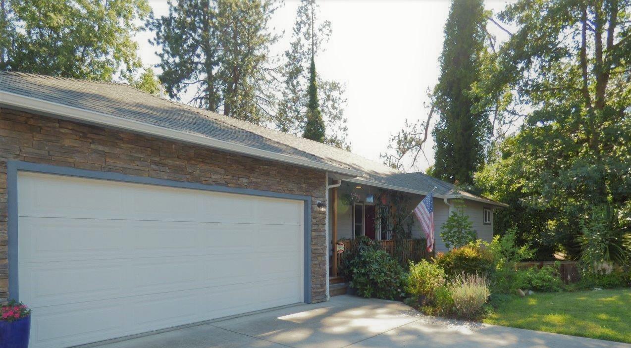 Property Photo:  941 Providence Way  OR 97526 