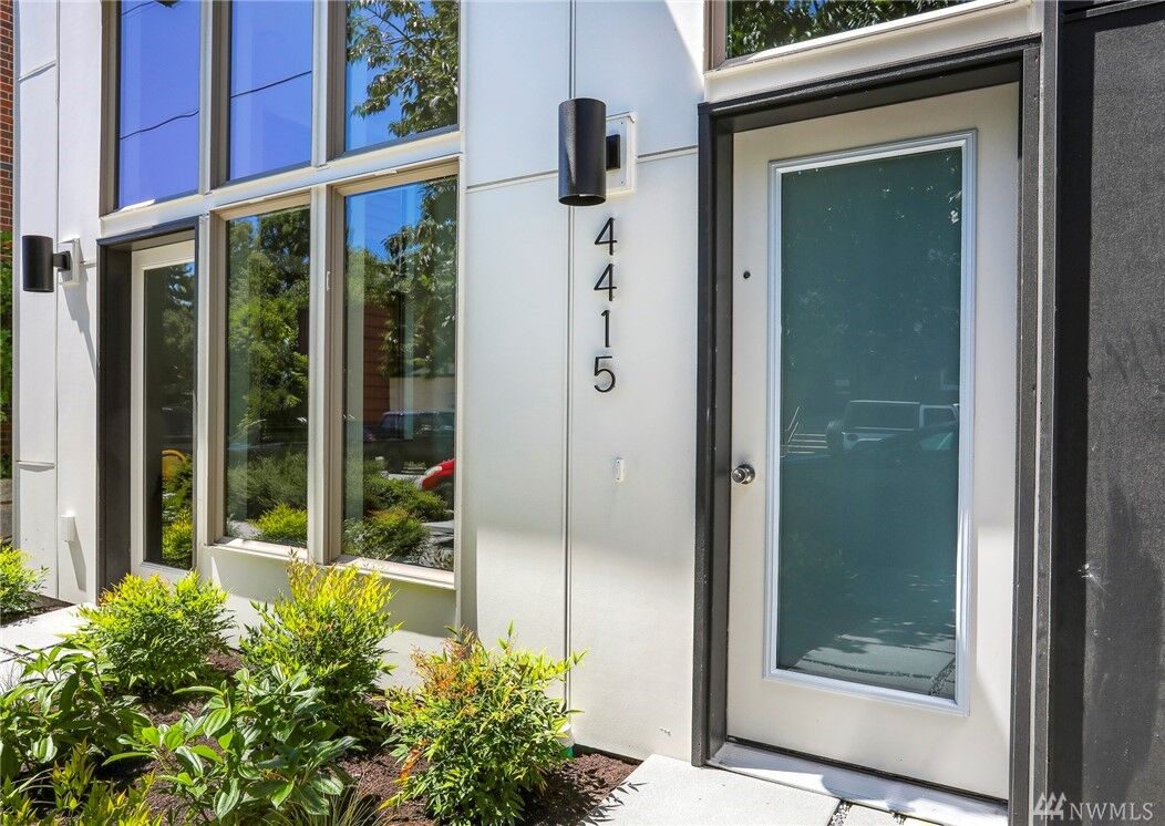 Property Photo:  4415 42nd Ave SW  WA 98116 