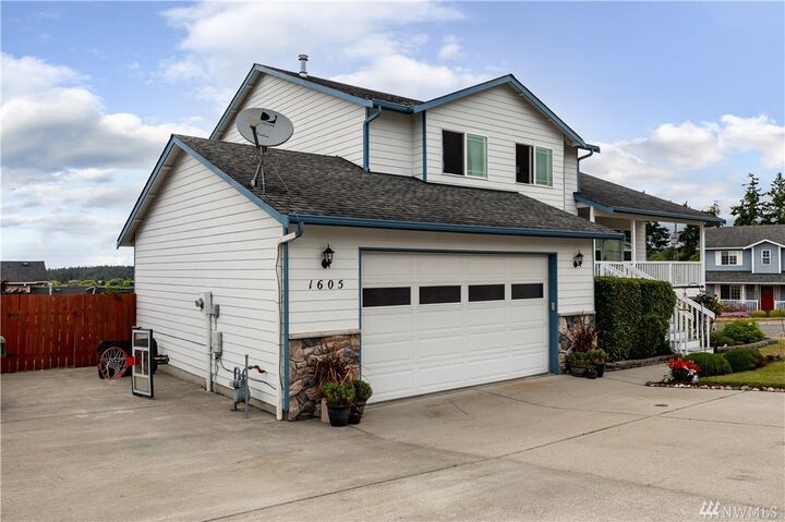 Property Photo:  1605 SW Ulysses St  WA 98277 