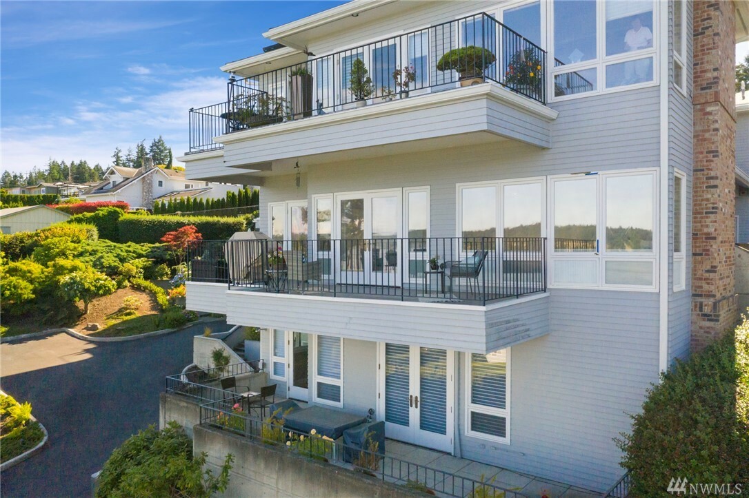 Property Photo: 7221 Soundview Dr 308 WA 98335