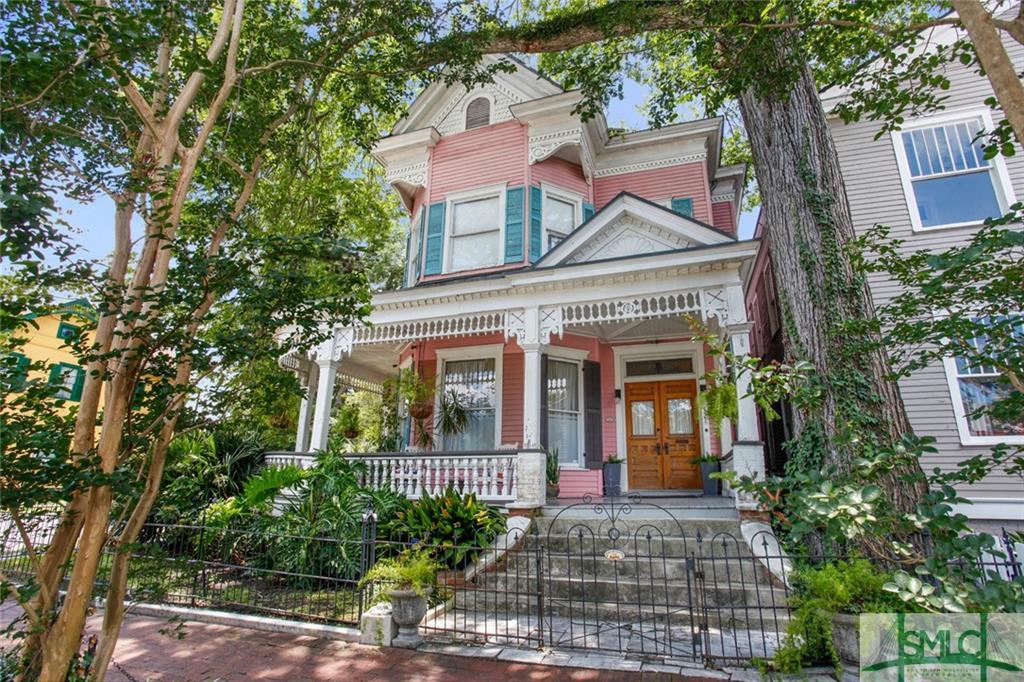 Property Photo: 321 E Bolton Street GA 31401
