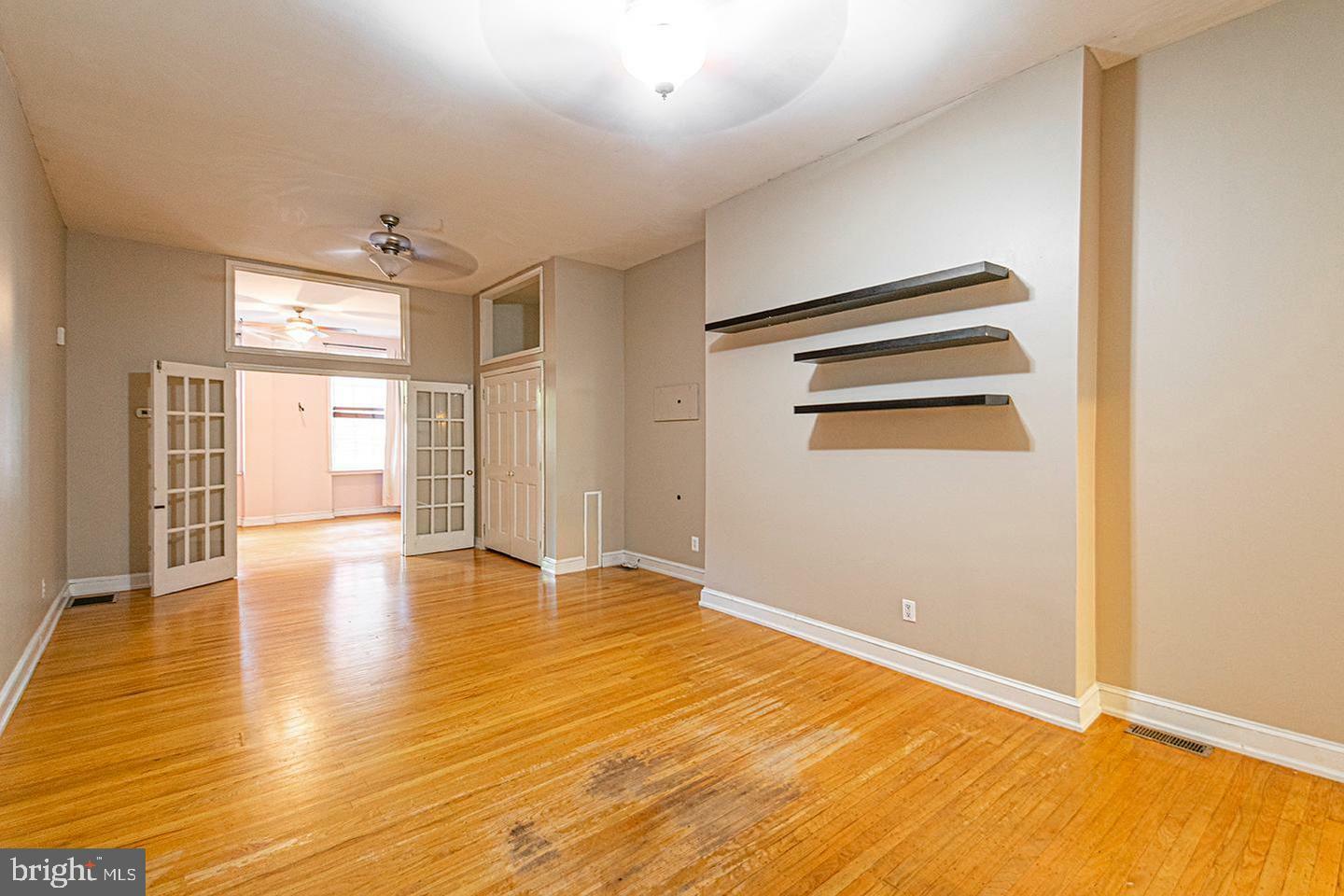 Property Photo:  253 Pine Street Unit 1  PA 19106 