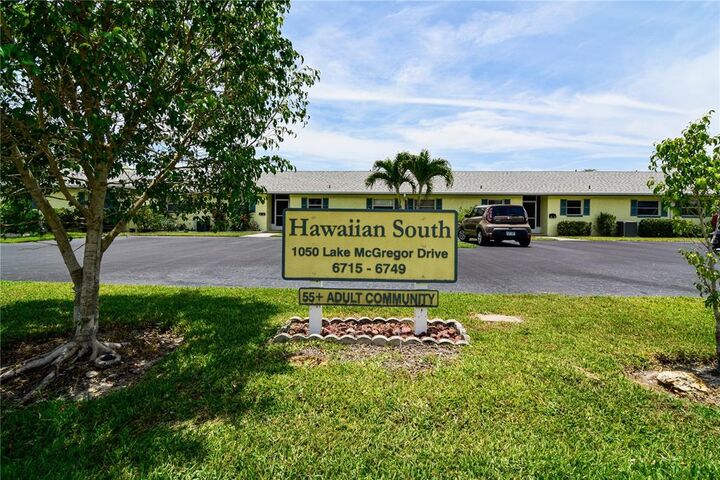 Property Photo:  1050 Lake McGregor Drive 6747  FL 33919 