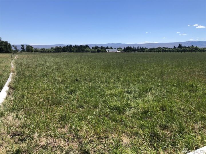 Property Photo:  400 X Meadowbrook Lane  WA 98926 