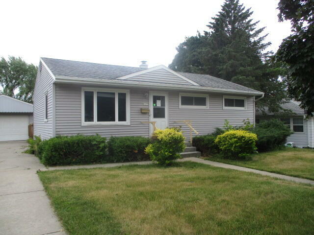 1637 Birch Dr  Waukesha WI 53188 photo