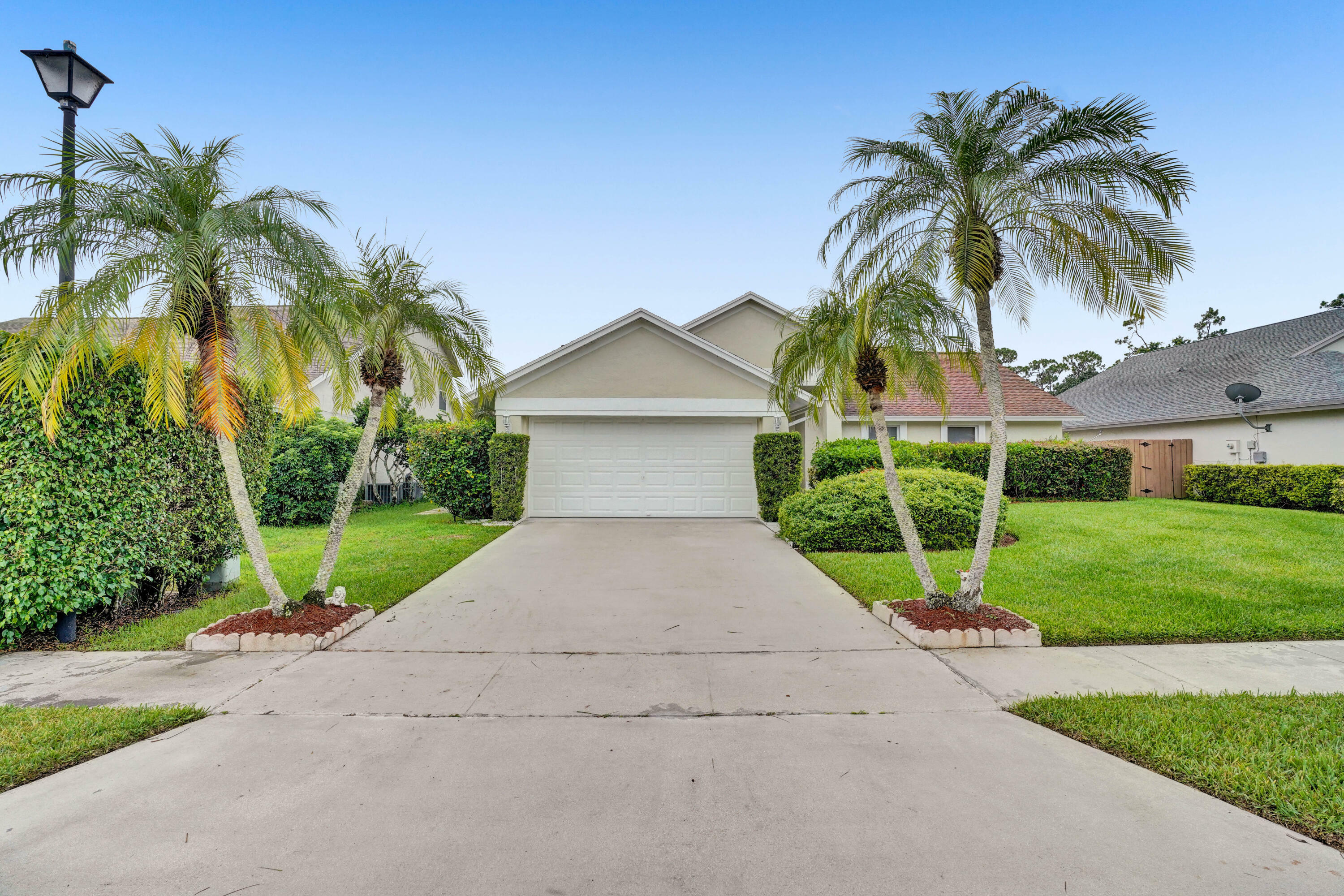 Property Photo:  9948 Cross Pine Court  FL 33467 