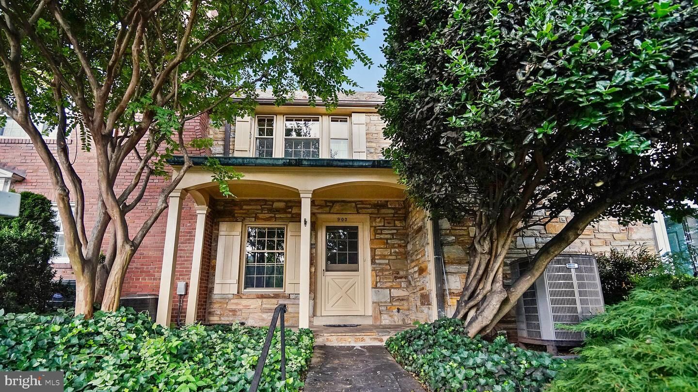 Property Photo:  903 Saint Asaph Street S  VA 22314 