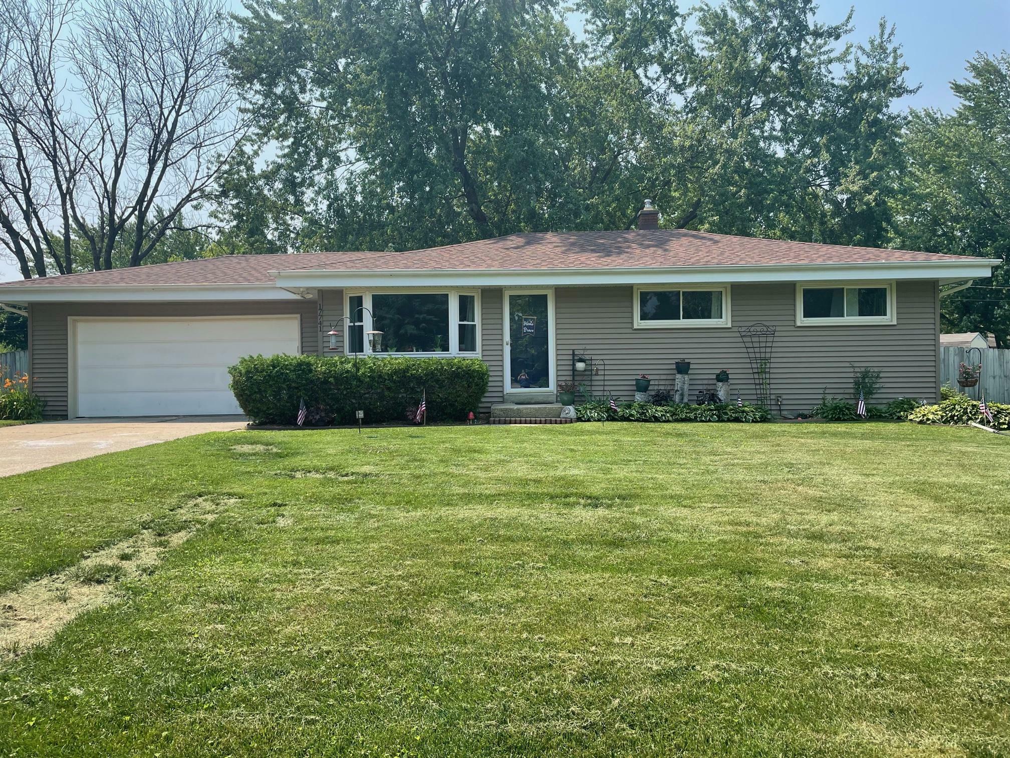 17741 W Rogers Dr  New Berlin WI 53146 photo