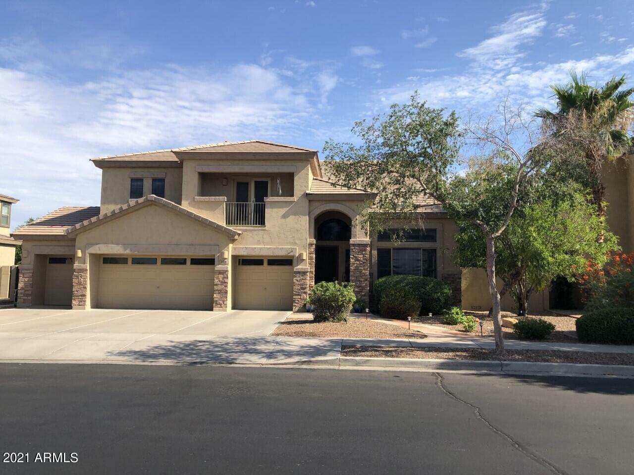 Property Photo:  348 W Kingbird Drive  AZ 85286 