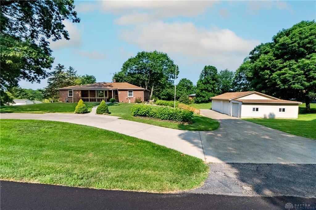 Property Photo: 2887 Valleyview Drive OH 45324