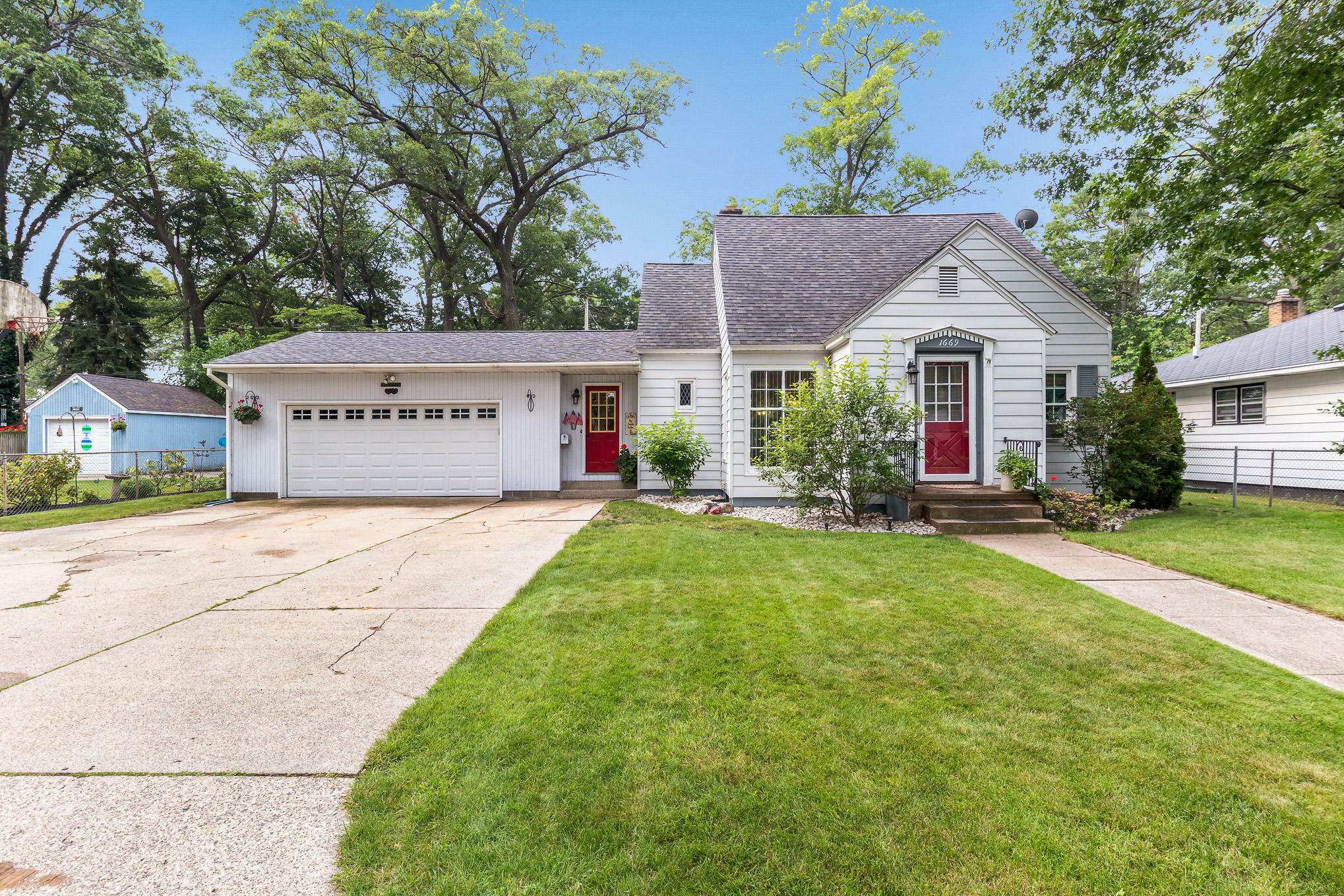 Property Photo:  1669 Winchester Drive  MI 49441 