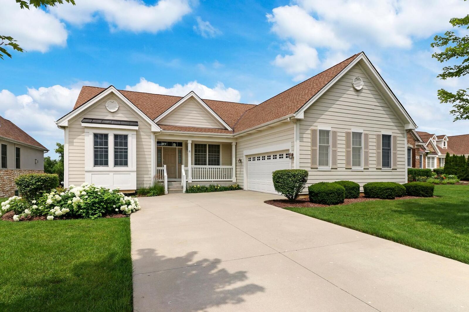 Property Photo: 6 Aztec Court IL 60010