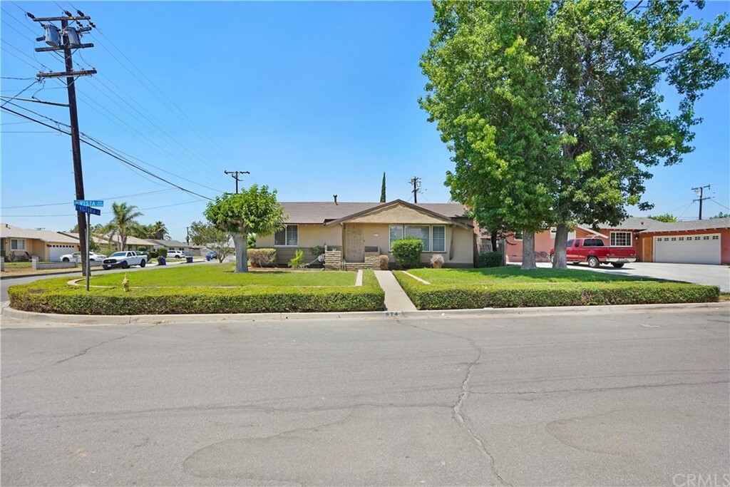 Property Photo:  674 N Vista Avenue  CA 92376 