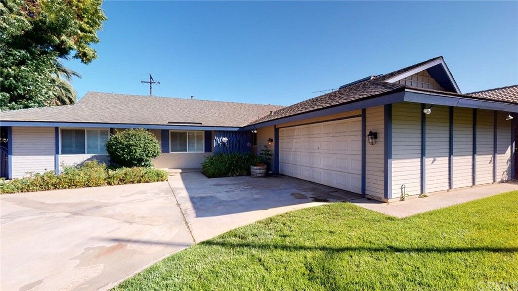 Property Photo:  11490 Gramercy Place  CA 92505 