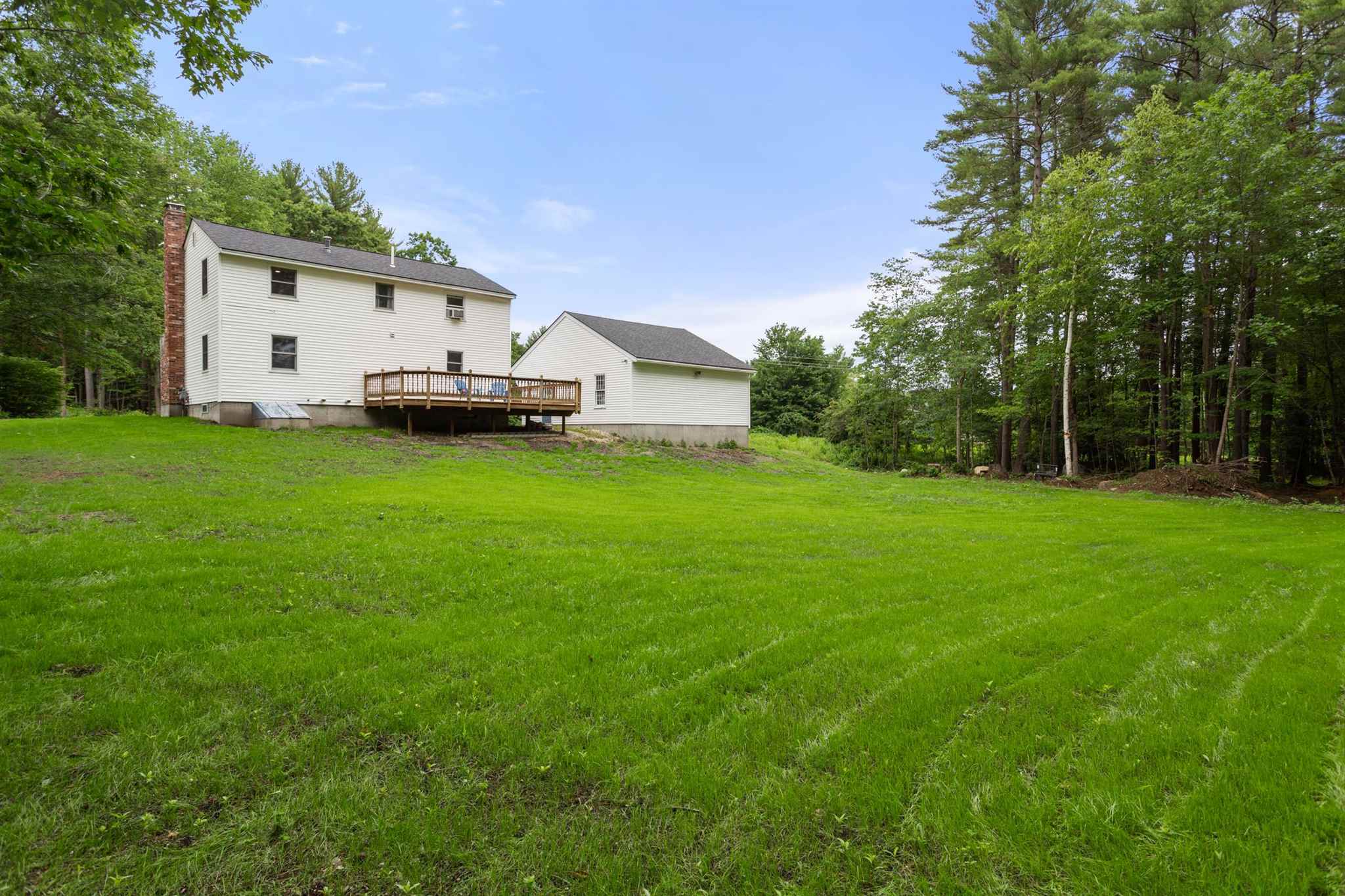 Property Photo:  9 Iris Drive  NH 03054 