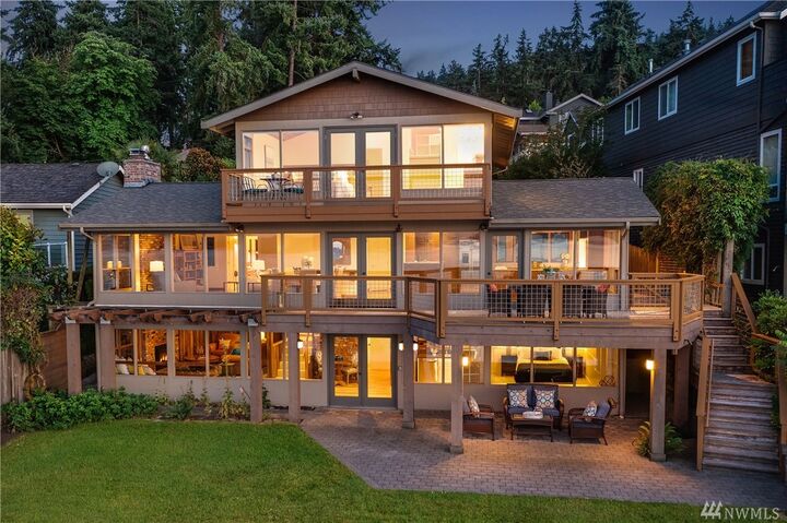 Property Photo:  17624 SE 40th Place  WA 98008 