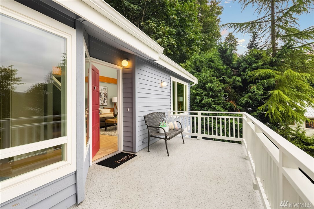 Property Photo: 8409 E Mercer Wy WA 98040
