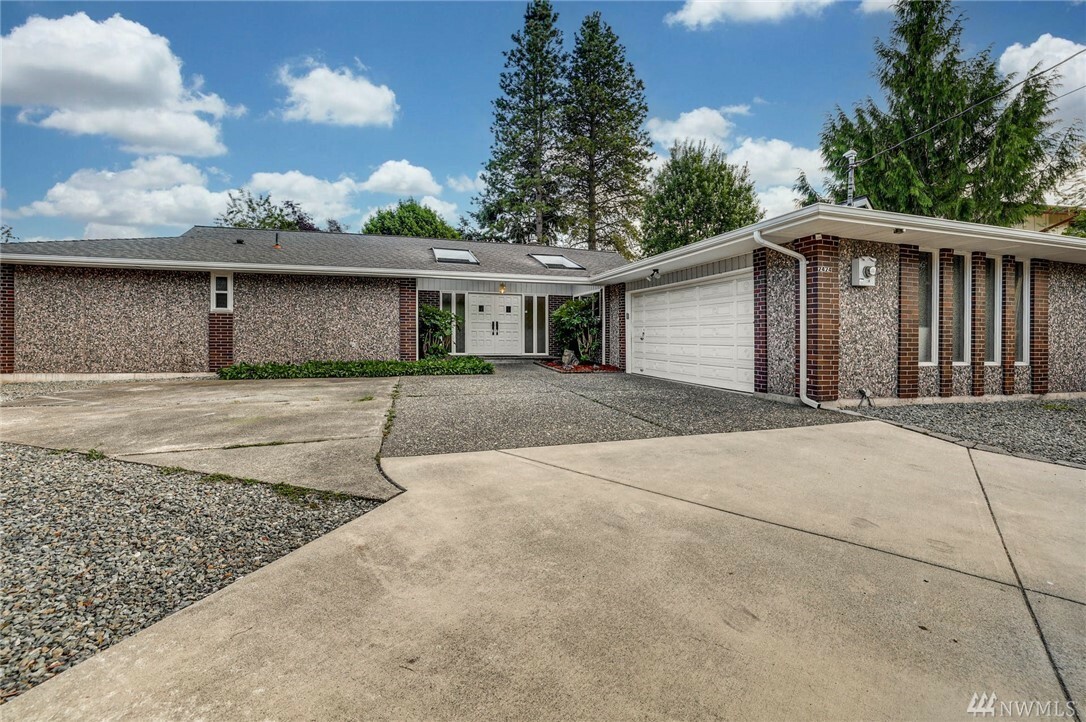 Property Photo:  2424 97th Place SE  WA 98208 