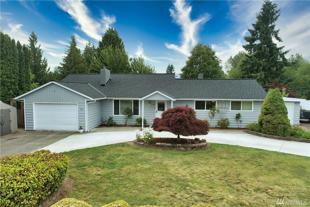 Property Photo:  121 Union Ave SE  WA 98059 