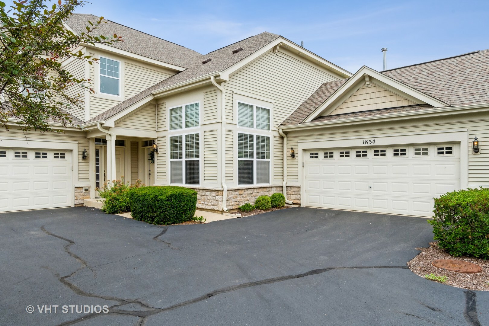 Property Photo:  1834 Foxridge Court  IL 60502 