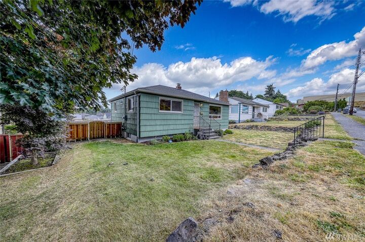 Property Photo:  3303 Solie Ave  WA 98310 