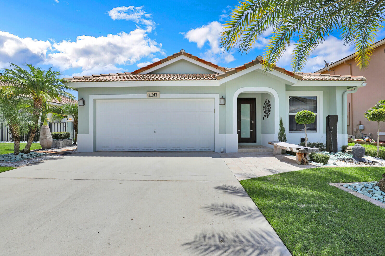 Property Photo:  1147 Rialto Drive  FL 33436 