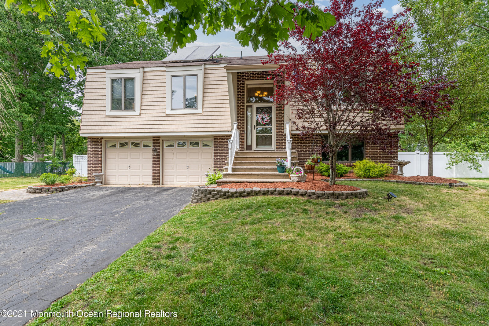 Property Photo:  19 Liverpool Court  NJ 08527 