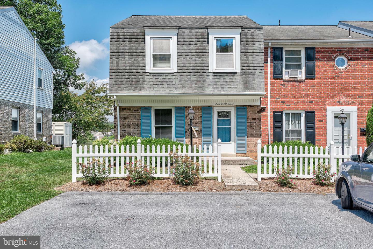 Property Photo:  937 E Maple Street  PA 17078 