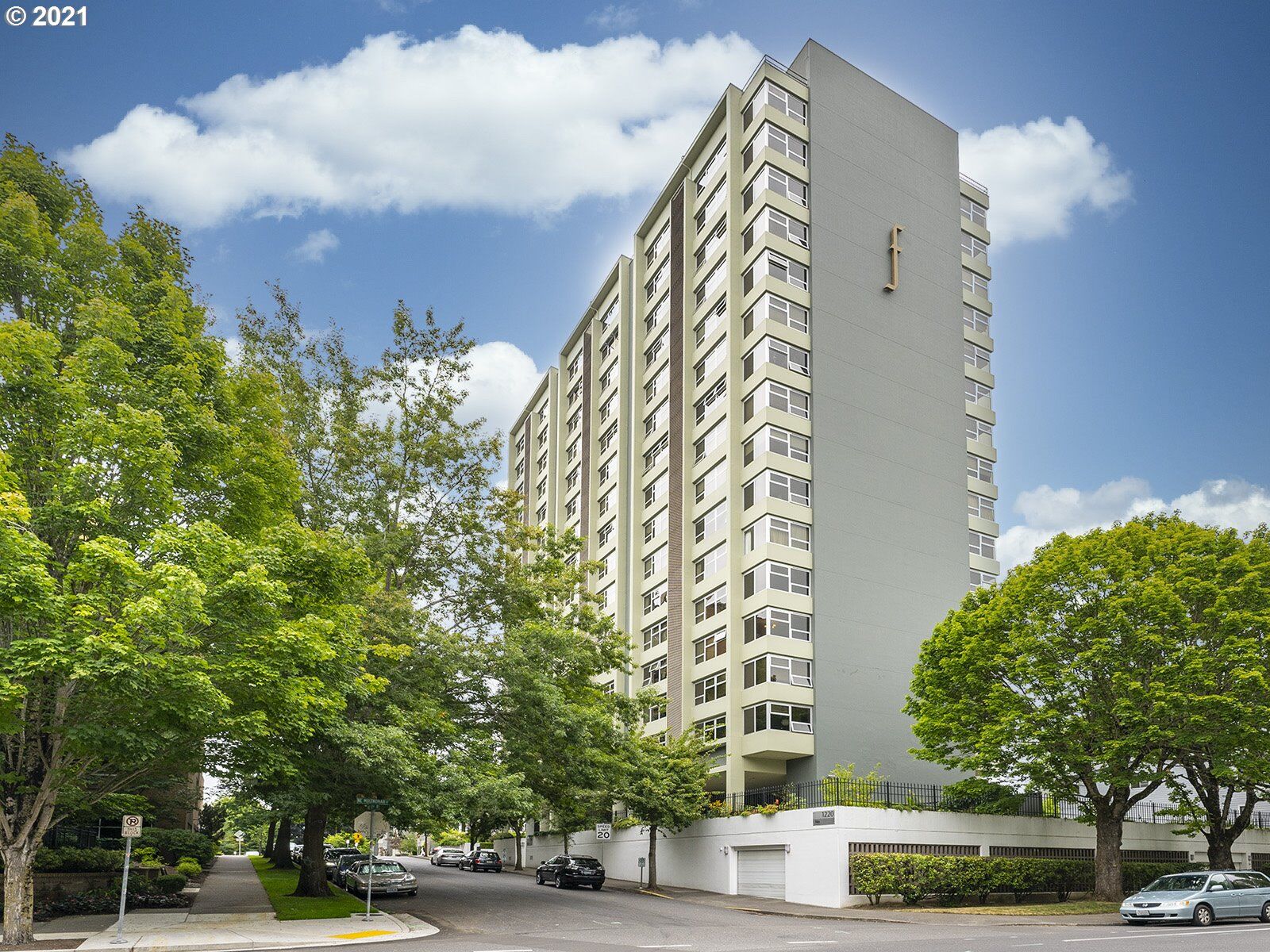 Property Photo:  1220 NE 17th Ave 11E  OR 97232 