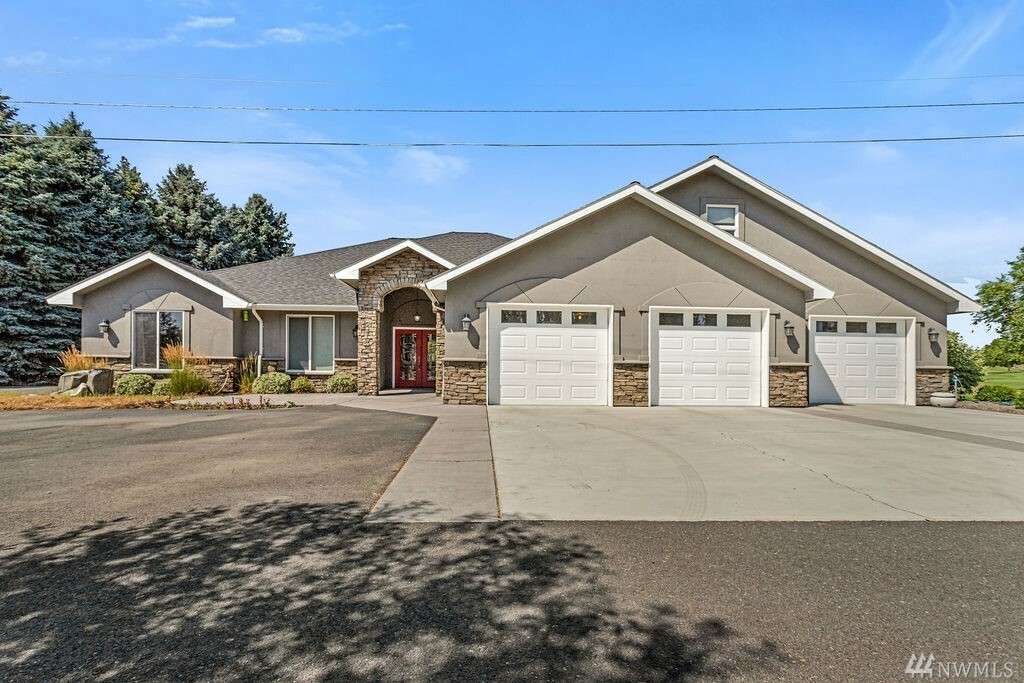 1217 NE Fairway Dr NE  Moses Lake WA 98837 photo