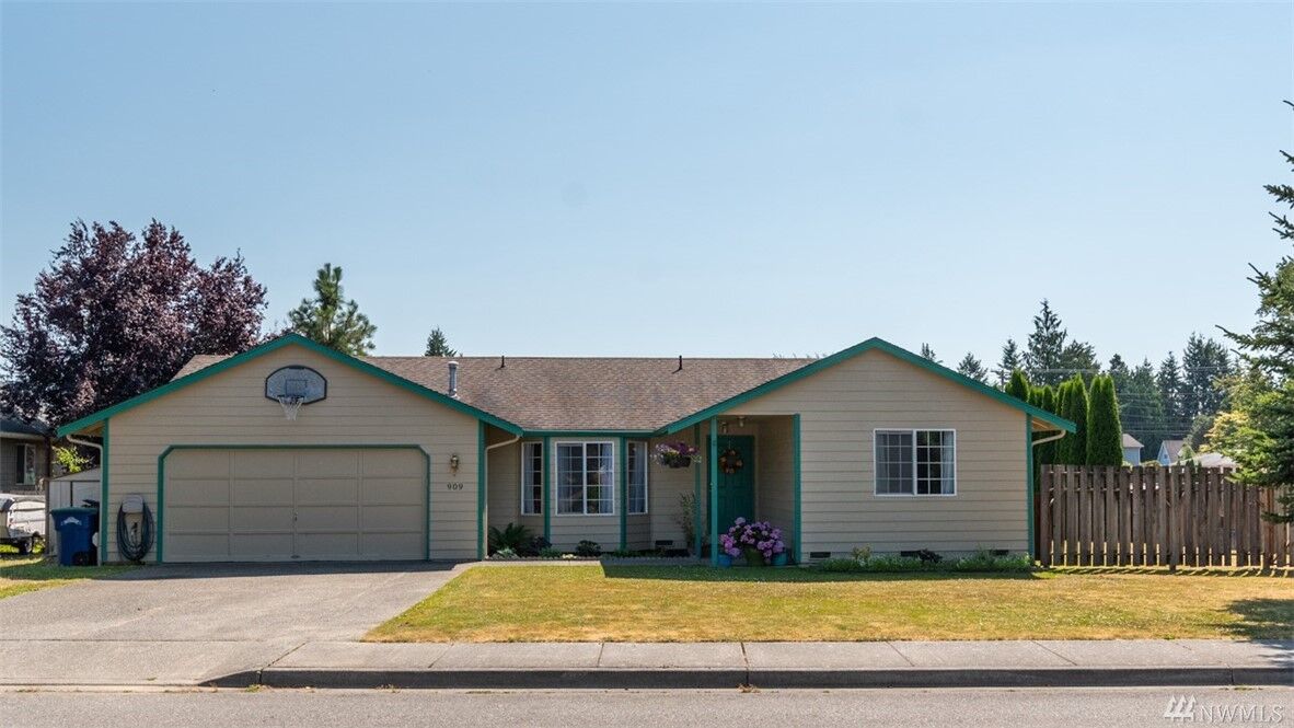 Property Photo: 909 Summer Meadows Ct WA 98284